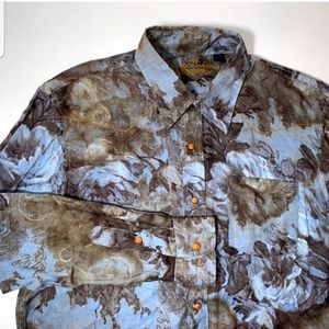 Linen shirt/long sleeves.